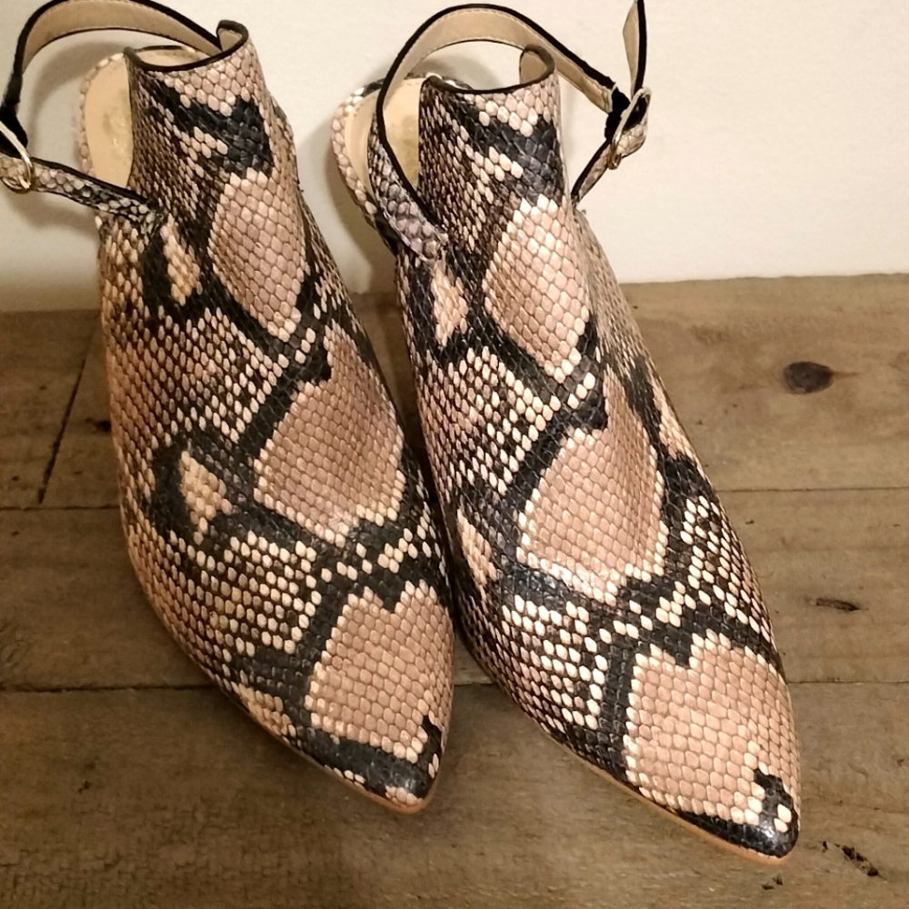 Snake skin heels size 5 Vince Camuto